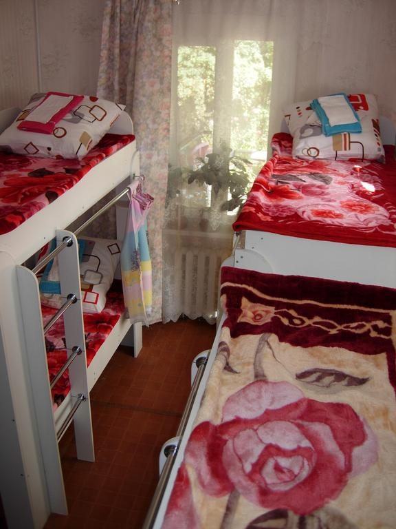 Номер (Спальное место на двухъярусной кровати в общем номере для женщин) хостела Om, Алматы