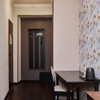 Уютный одноместный номер с лаконичным интерьером в спокойных