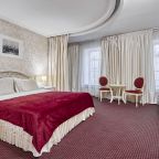 Современный с комфортной двуспальной кроватью