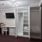 Современный с комфортной двуспальной кроватью