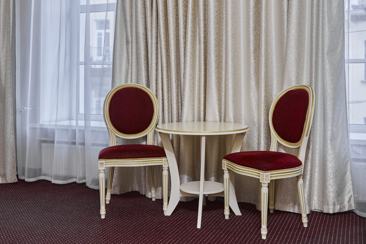 Современный с комфортной двуспальной кроватью