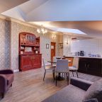 Апартаменты (Семейный номер с двухместной спальней и гостиной, мансардный этаж), Отель Пушка Инн
