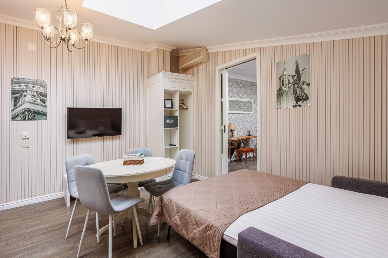 Апартаменты (Семейный номер с двухместной спальней и гостиной, мансардный этаж), Отель Пушка Инн