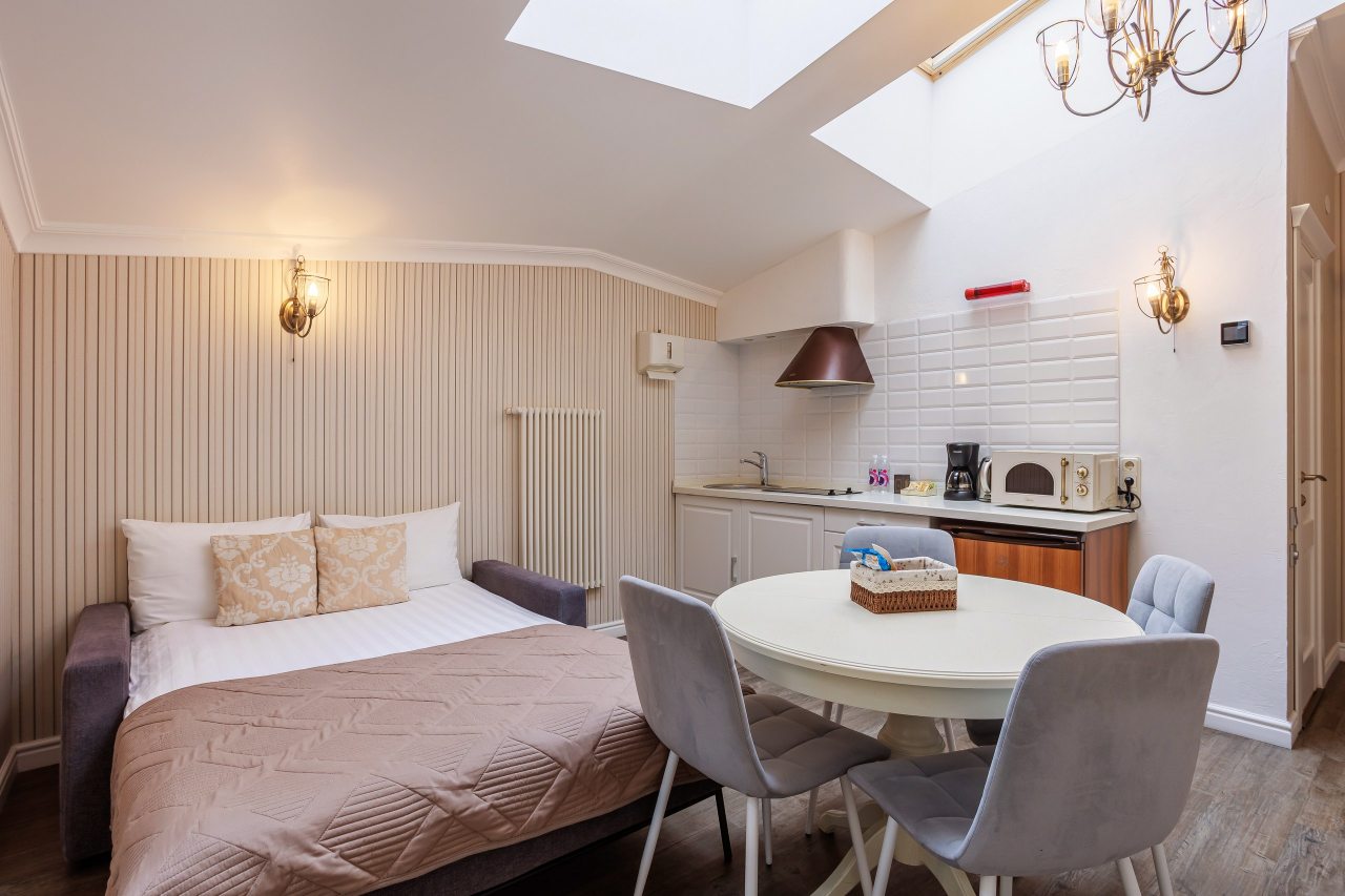 Апартаменты (Семейный номер с двухместной спальней и гостиной, мансардный этаж), Отель Пушка Инн