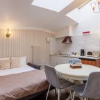 Апартаменты (Семейный номер с двухместной спальней и гостиной, мансардный этаж), Отель Пушка Инн