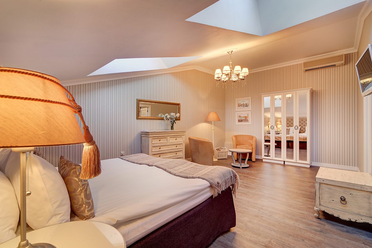 Апартаменты (Семейный номер с двухместной спальней и гостиной, мансардный этаж), Отель Пушка Инн