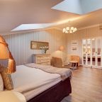 Апартаменты (Семейный номер с двухместной спальней и гостиной, мансардный этаж), Отель Пушка Инн