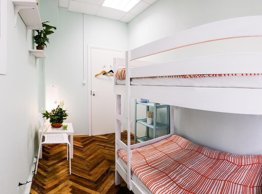 Двухместный (Койко-место в двухместном мужском номере) хостела Old Flat на Невском, Санкт-Петербург