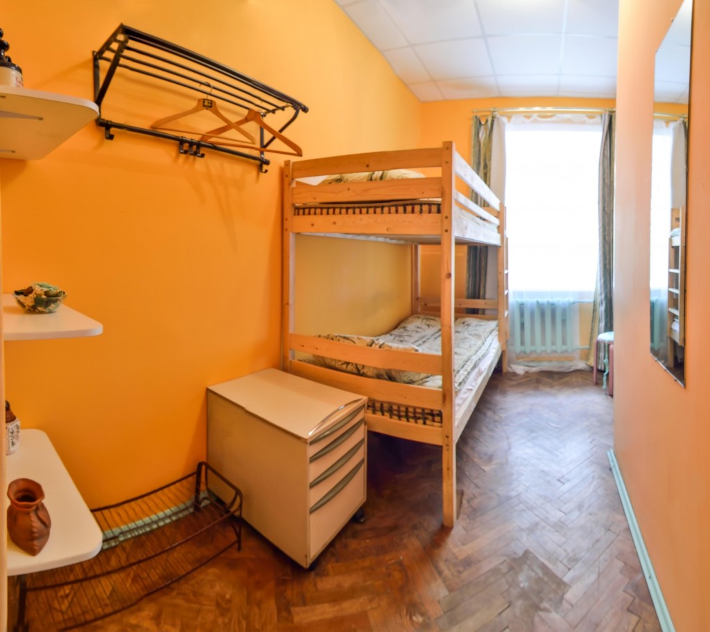 Четырехместный (Койко-место в четырехместном  номере) хостела Old Flat на Невском, Санкт-Петербург