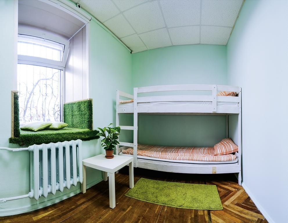 Трехместный (Эконом без подселения) хостела Old Flat на Невском, Санкт-Петербург