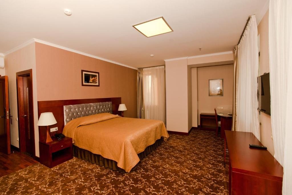 Двухместный (Двухместный номер Делюкс с 1 кроватью) отеля Гранд Вояж, Алматы