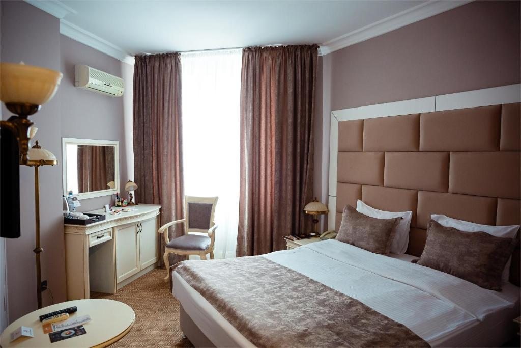 Двухместный (Улучшенный двухместный номер с 1 кроватью или 2 отдельными кроватями) отеля Казахстан, Алматы