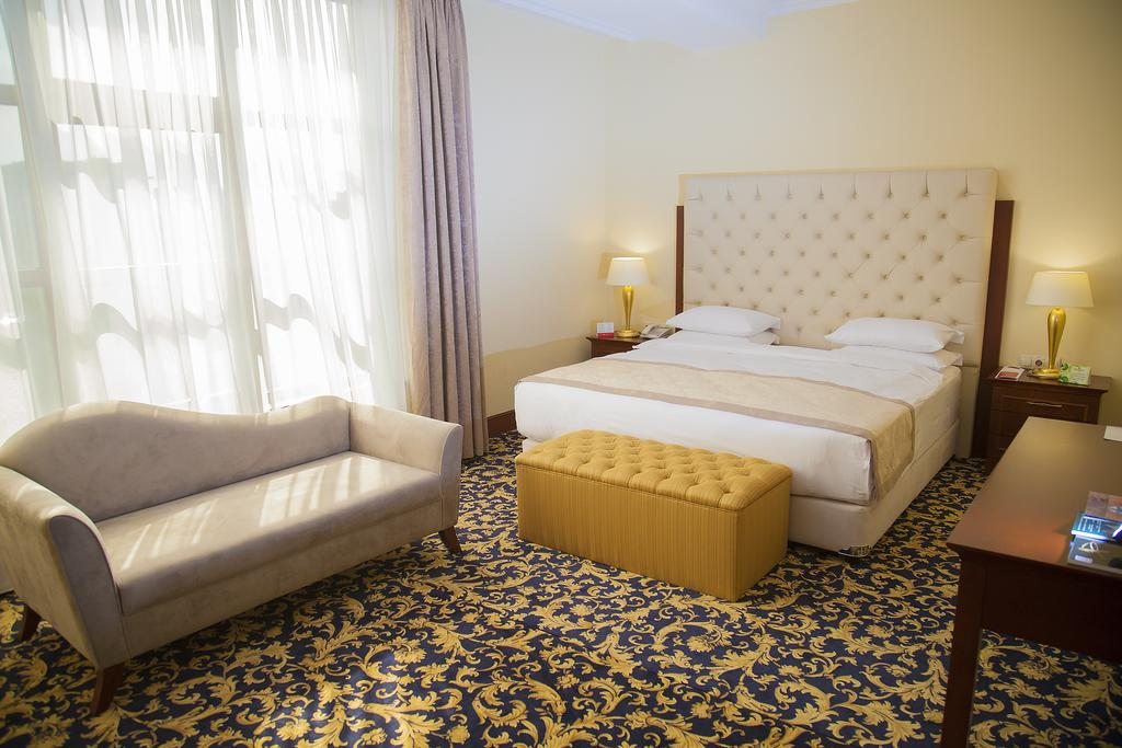 Двухместный (Апартаменты (для 1-2 взрослых)) отеля Рамада Алматы