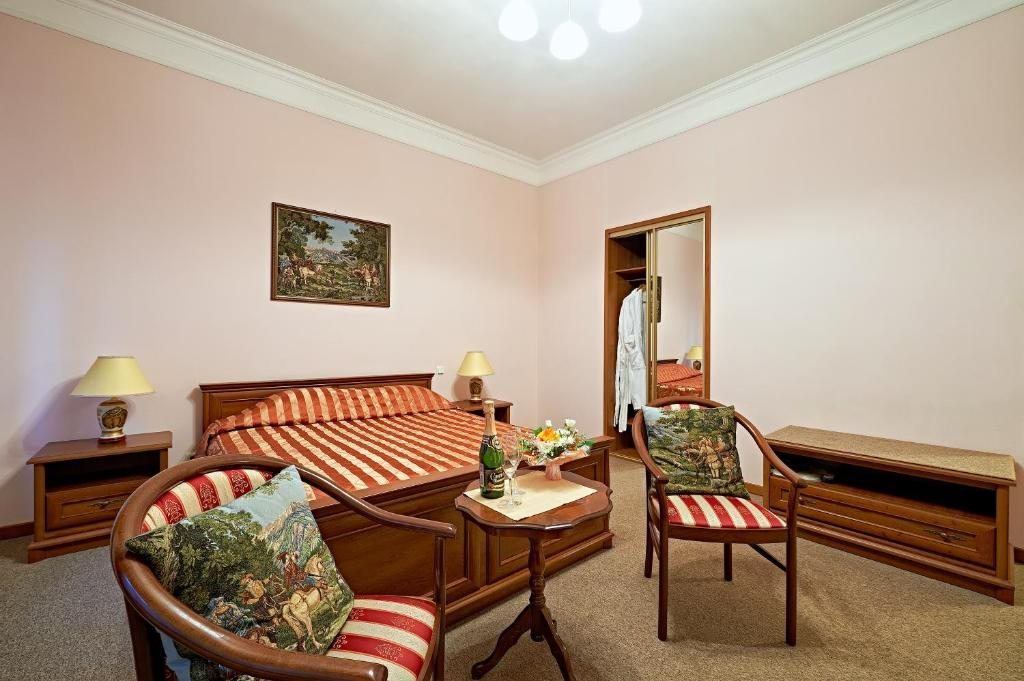 Двухместный (Улучшенный двухместный номер с 1 кроватью) мини-отеля Барышкоff, Санкт-Петербург