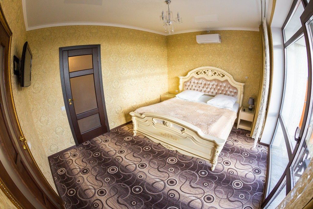 Люкс (Vip, С джакузи и кроватью super king-size) гостевого дома У вокзала, Брянск