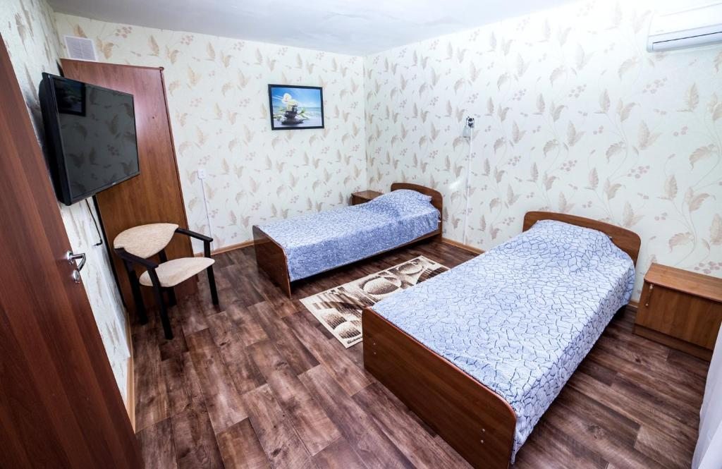 Двухместный (Улучшенный двухместный номер с 2 отдельными кроватями) гостиницы Стрела, Ахтубинск