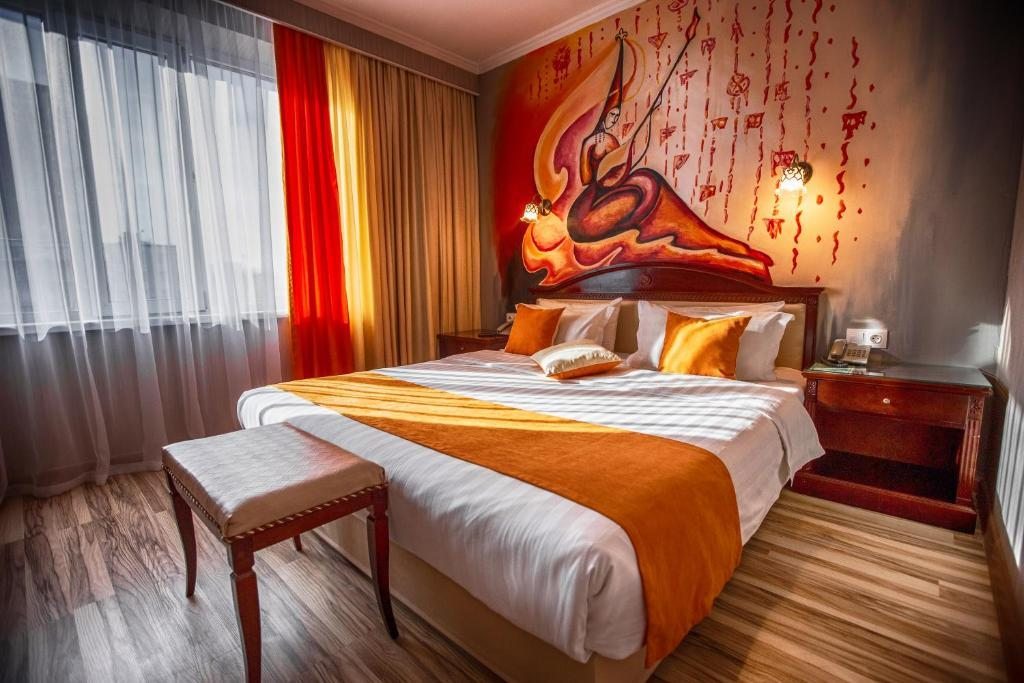 Двухместный (Двухместный номер бизнес-класса с кроватью размера «king-size») отеля G Empire, Астана