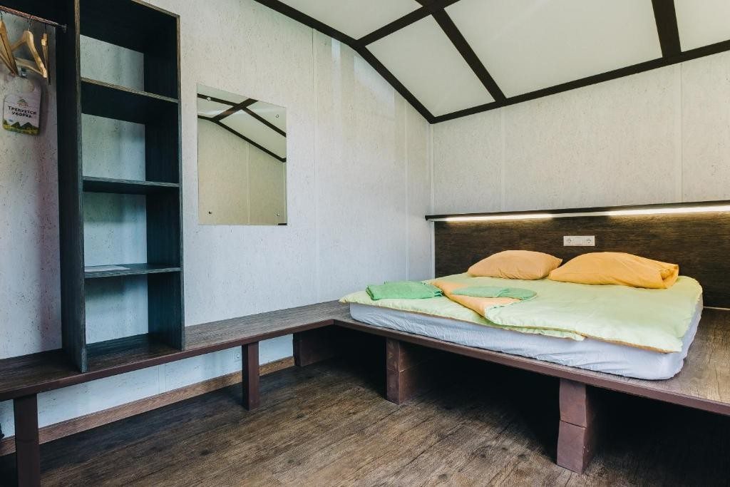 Двухместный (Двухместный номер с 2 отдельными кроватями и общей ванной комнатой) парк-отеля KLEVER resort, Чемал