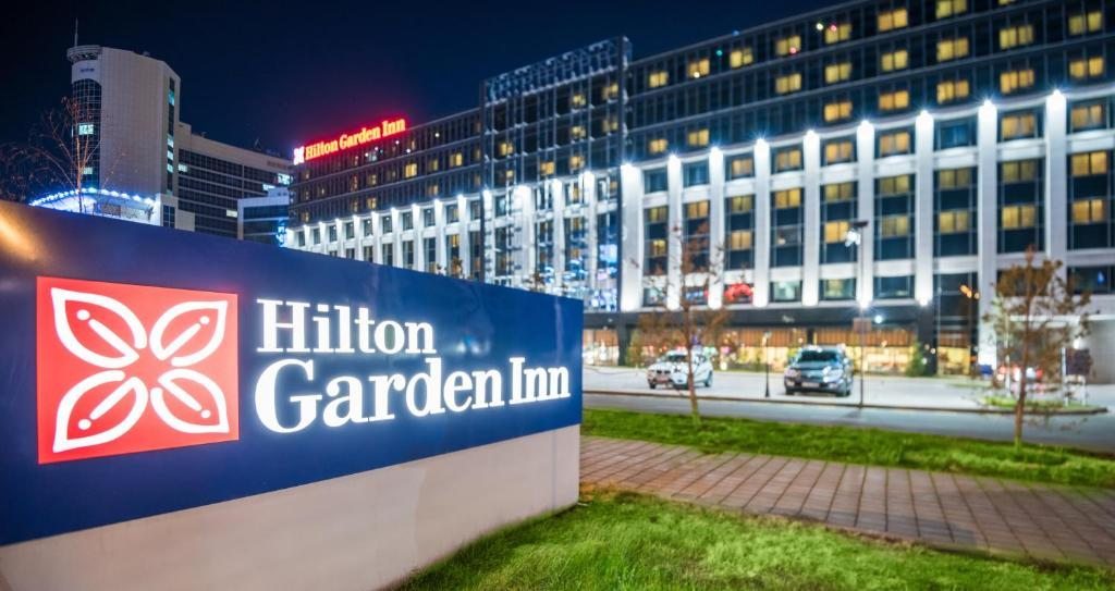 Отель Hilton Garden Inn Astana, Астана