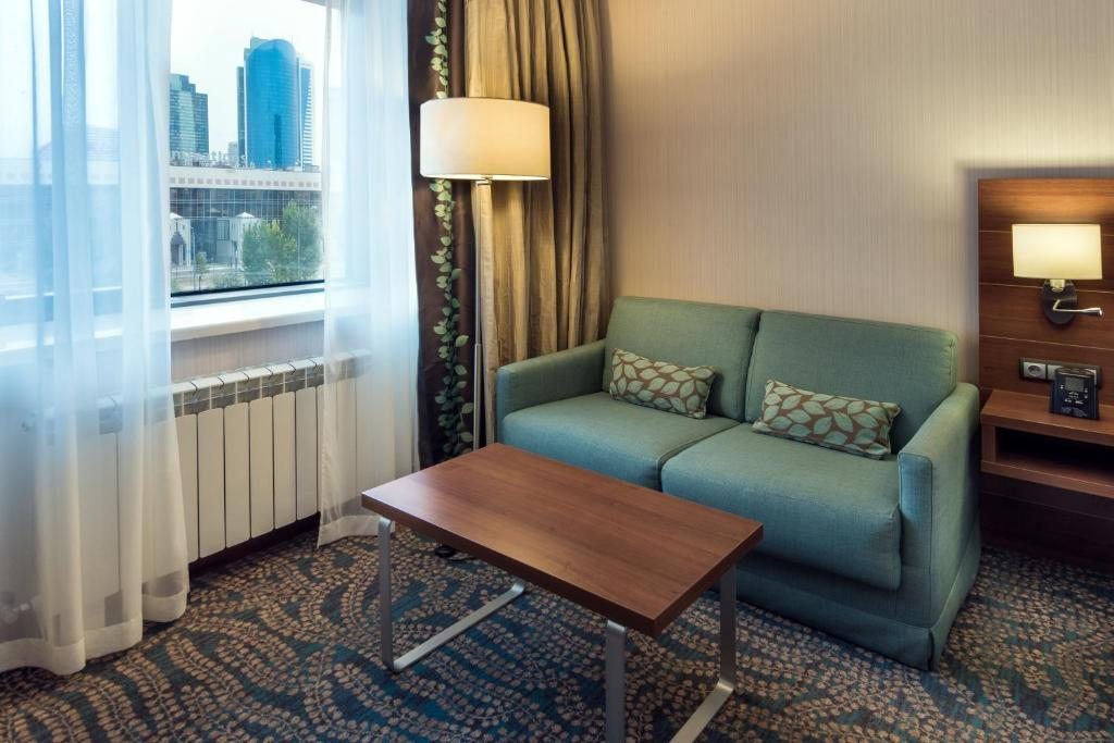 Трехместный (Номер с кроватью размера «queen-size»), Отель Hilton Garden Inn Astana