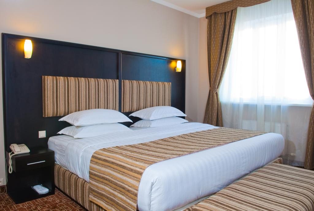 Сьюит (Улучшенный люкс) отеля Оазис Инн, Астана