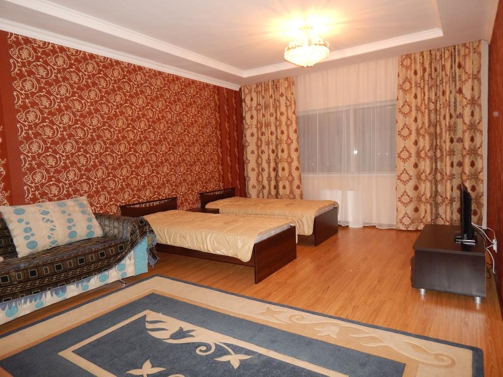 Двухместный (Улучшенный двухместный номер с 2 отдельными кроватями и видом на город) мини-отеля Sky House, Астана