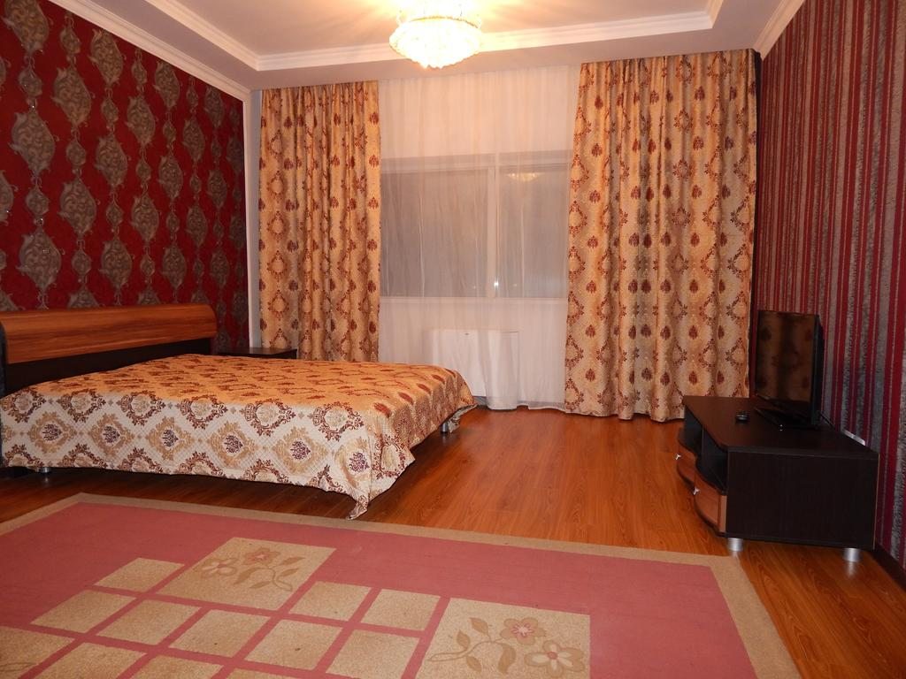 Двухместный (Улучшенный двухместный номер с 1 кроватью и видом на город) мини-отеля Sky House, Астана