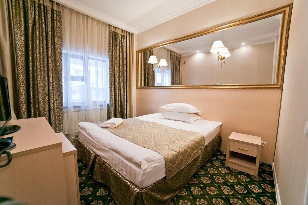 Двухместный (Стандартный двухместный номер с 1 кроватью и балконом) отеля Версаль, Астана