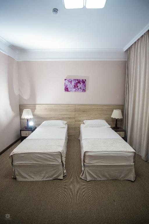 Двухместный (Улучшенный двухместный номер с 2 отдельными кроватями) отеля Кел Инн, Астана