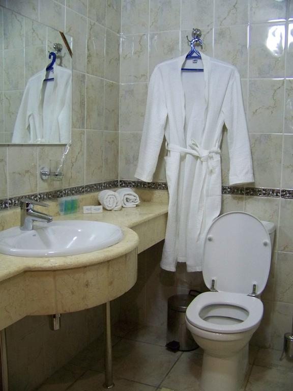 Двухместный (Стандартный двухместный номер с 2 отдельными кроватями) отеля Скай Люкс Астана