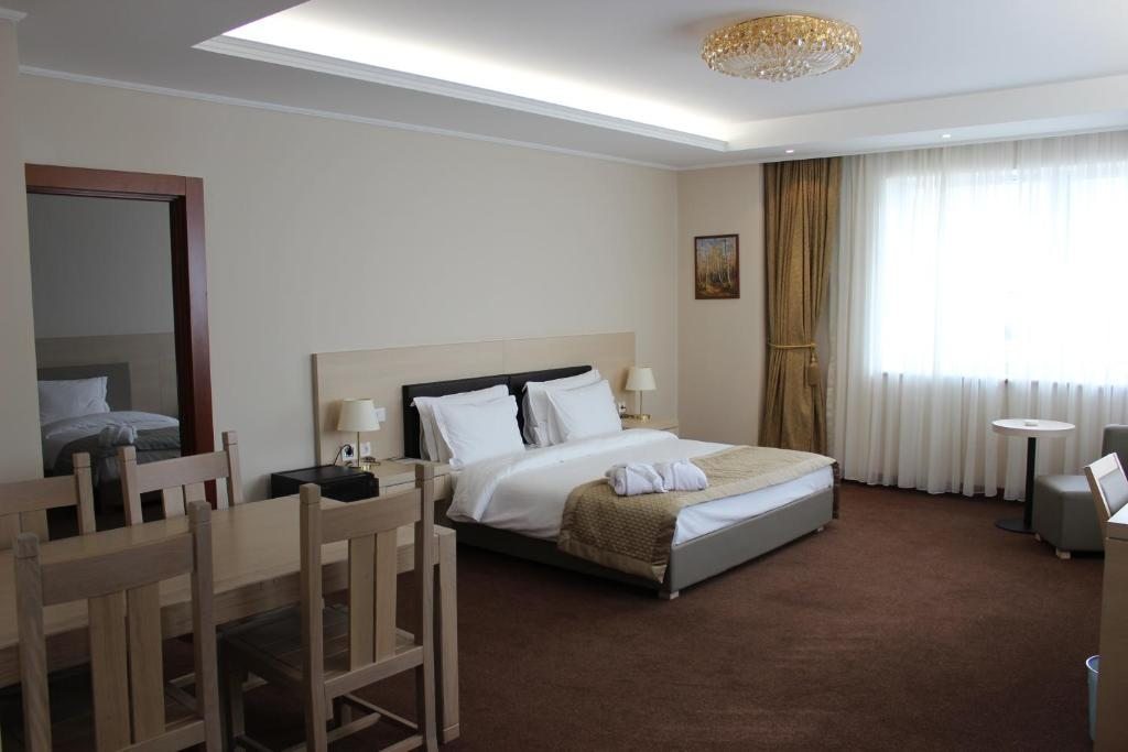Семейный (Семейный люкс с балконом) отеля Caspian Riviera Grand Palace, Актау