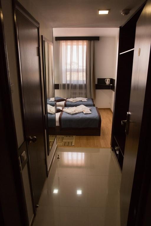 Двухместный (Стандартный двухместный номер с 2 отдельными кроватями) гостиничного комплекса Достар, Актау
