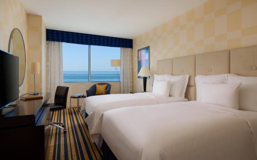 Двухместный (Двухместный номер с 2 отдельными/односпальными кроватями, вид на море) отеля Ренессанс Актау