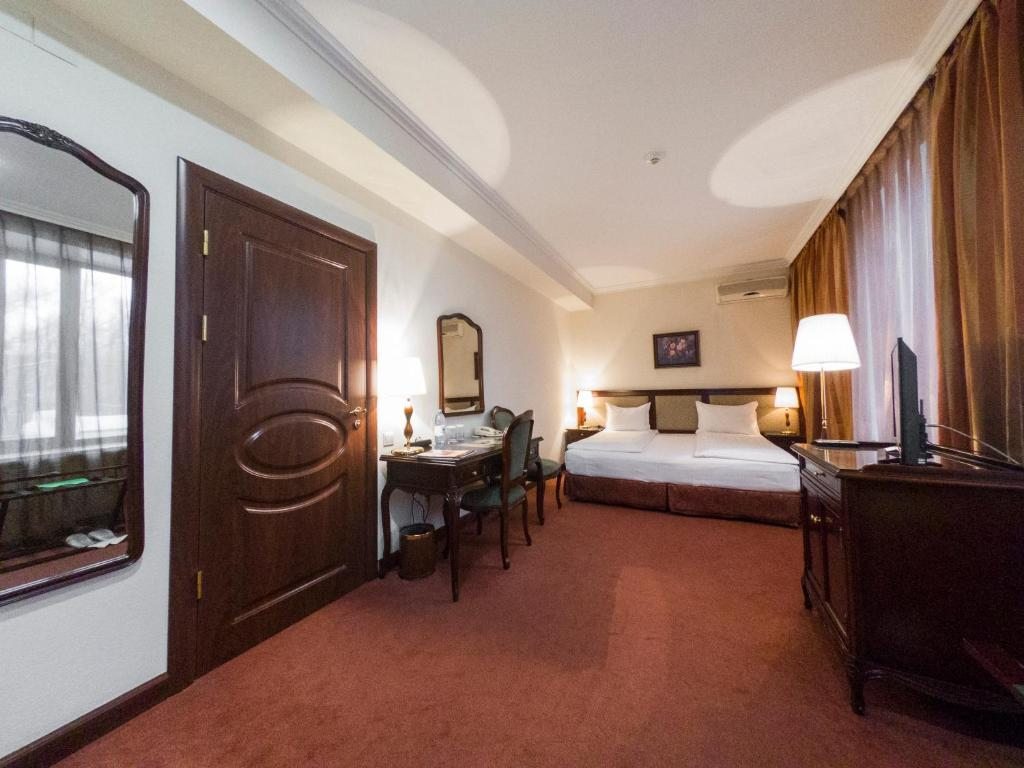 Двухместный (Улучшенный двухместный номер с 1 кроватью или 2 отдельными кроватями) отеля Ар Нуво, Караганда