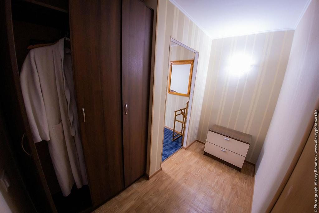 Двухместный (Улучшенный двухместный номер с 1 кроватью) отеля Эдем, Караганда