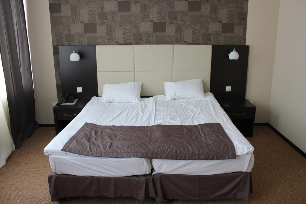Двухместный (Большой двухместный номер c 1 кроватью или 2 отдельными кроватями) отеля Меридиан, Караганда