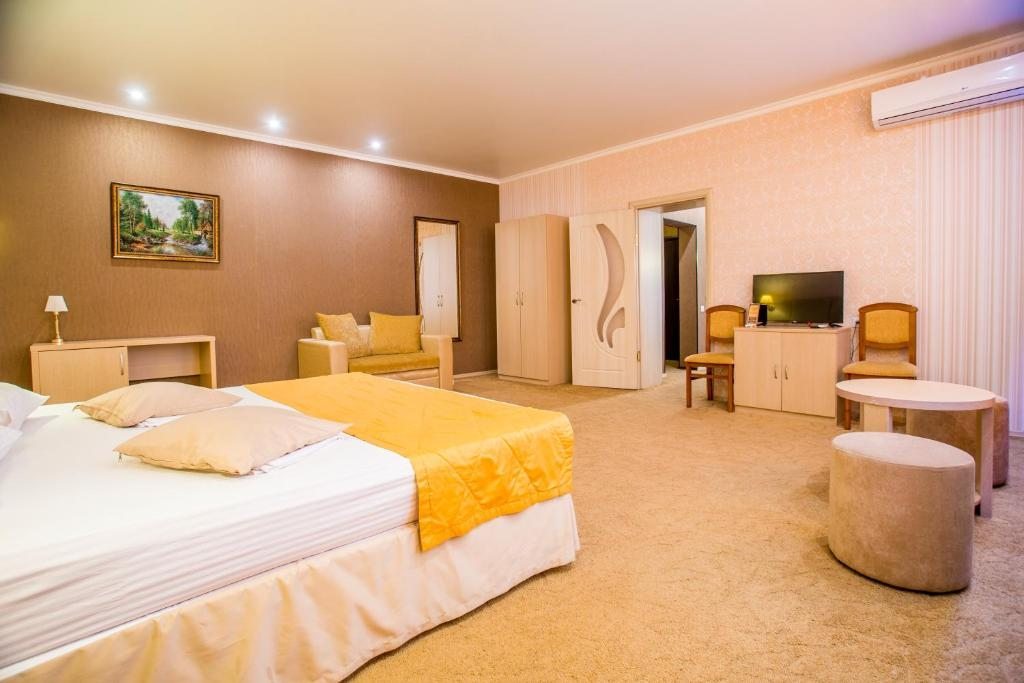 Двухместный (Двухместный номер Делюкс с 2 отдельными кроватями) отеля Меридиан, Караганда