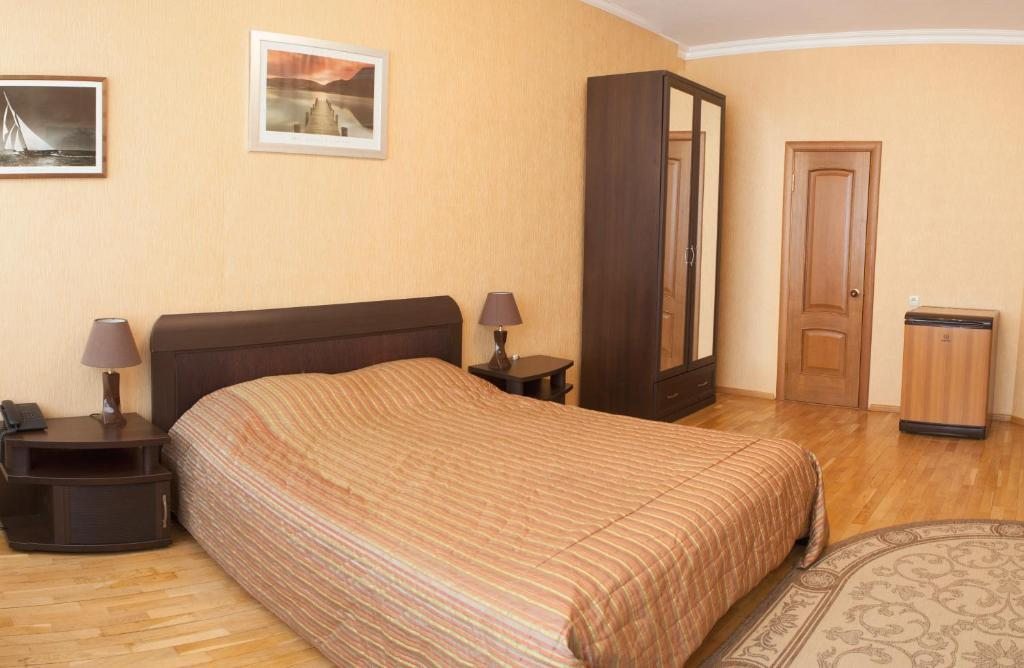 Сьюит (Люкс с кроватью размера «king-size») гостиницы АльГрадо, Кисловодск