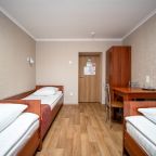 Трехместный, Гостиница Островок