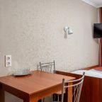 Трехместный, Гостиница Островок