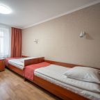 Трехместный, Гостиница Островок