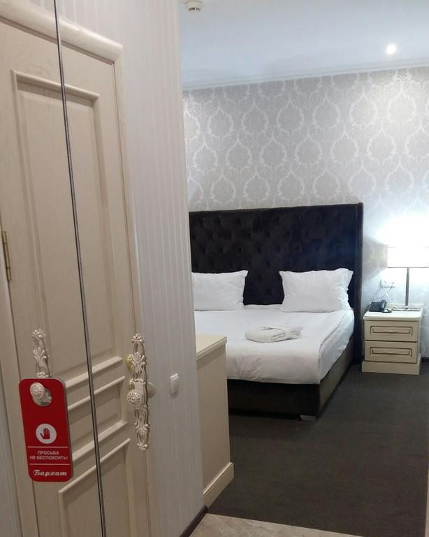 Двухместный (Улучшенный двухместный номер с 1 кроватью) отеля Бархат, Тараз