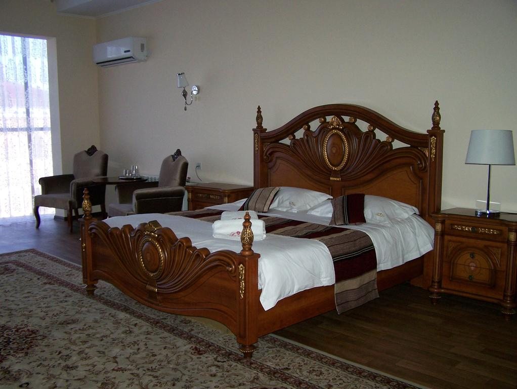 Двухместный (Двухместный номер Делюкс с 1 кроватью) отеля Ainaline, Усть-Каменогорск