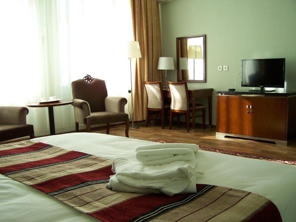 Двухместный (Двухместный номер «Комфорт» с 1 кроватью) отеля Ainaline, Усть-Каменогорск