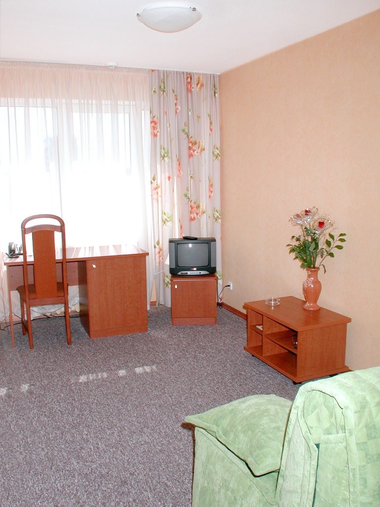 Двухместный (I категории 2-комнатный с кондиционером) гостиницы Челябинск 5 этаж