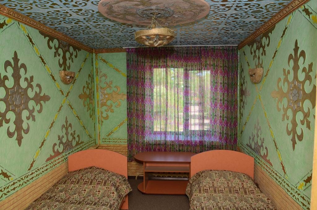 Четырехместный (Четырехместный номер «Премиум») отеля Регистан, Усть-Каменогорск
