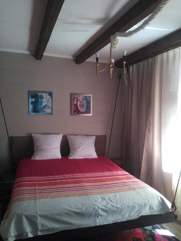 Двухместный (Двухместный номер Делюкс с 1 кроватью) хостела Sweet home, Шымкент