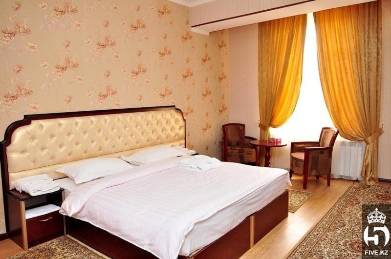 Сьюит (Полулюкс) отеля Bellagio Shymkent, Шымкент