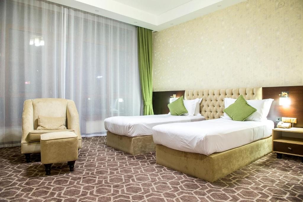 Двухместный (Двухместный номер Делюкс с 1 кроватью или 2 отдельными кроватями, вид на город) отеля Мегаполис Шымкент