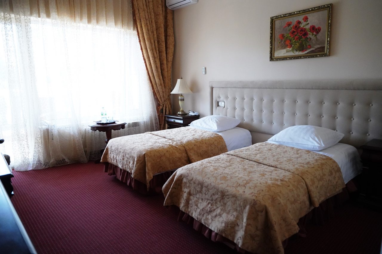 Кровати в номере.